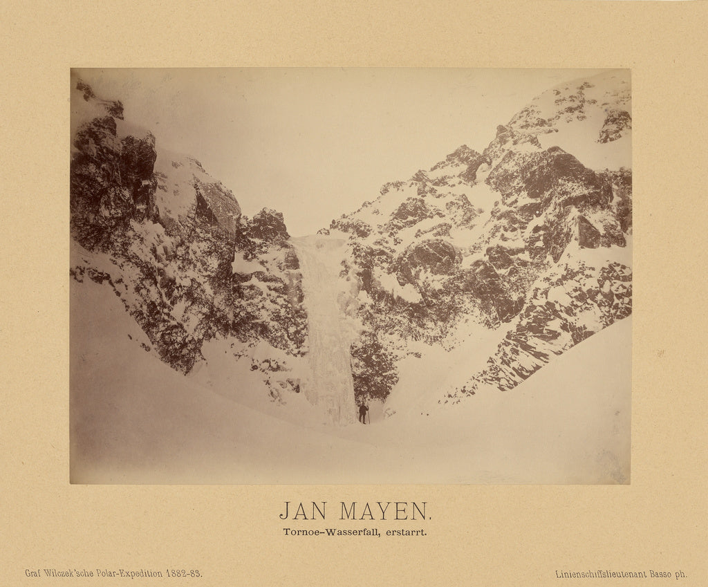 Richard Basso:Jan Mayen, Tornoe-Wasserfall, erstarrt, Poster Print Wall Art