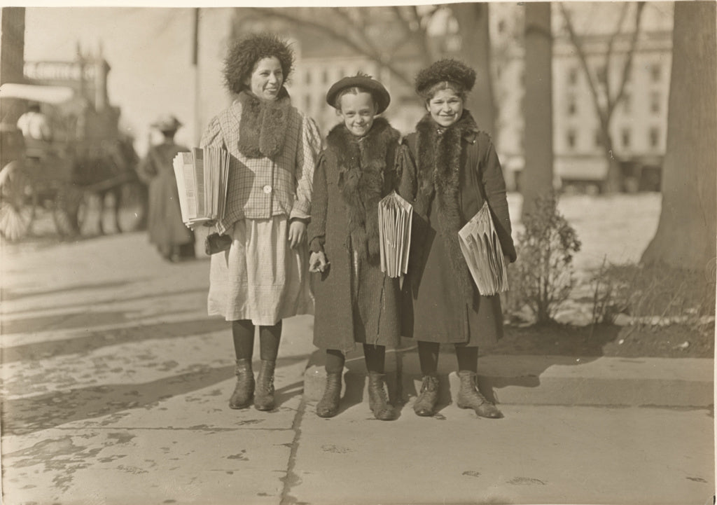 Lewis W. Hine:Connecticut Newsgirls (Hartford?), Poster Print Wall Art