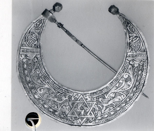 :Fibula 19th–first half 20th century-16x12"(A3) Poster