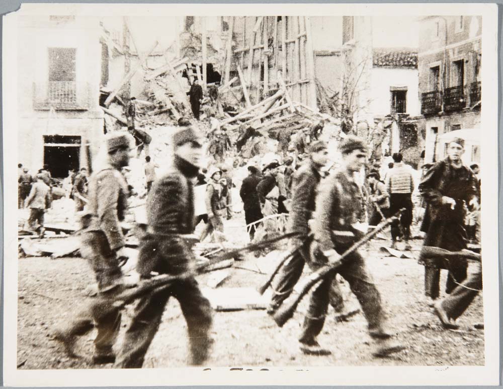 entrance of republican troops in teruel by Unknown, 12x8" (A4) Poster