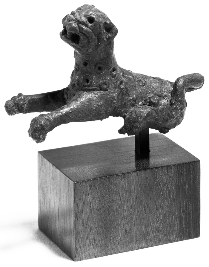 Unknown:Statuette of a Leopard with Inlaid Spots,16x12