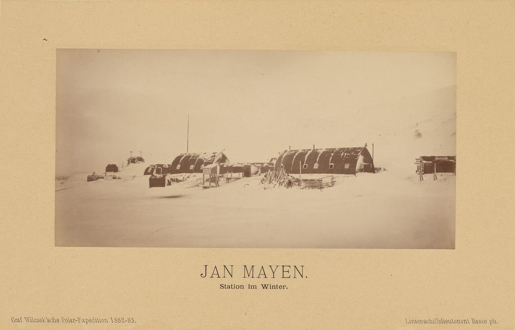 Richard Basso:Jan Mayen, Station im Winter, Poster Print Wall Art