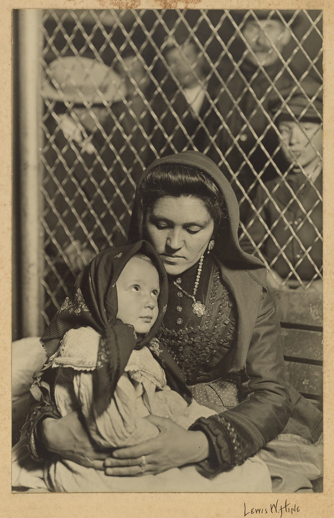 Lewis W. Hine:[Madonna and Child, Ellis Island],16x12"(A3)Poster