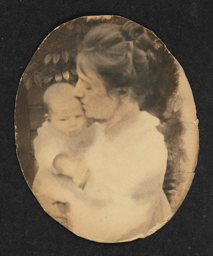 Gertrude Käsebier:[Gertrude O'Malley with infant son Charle,16x12