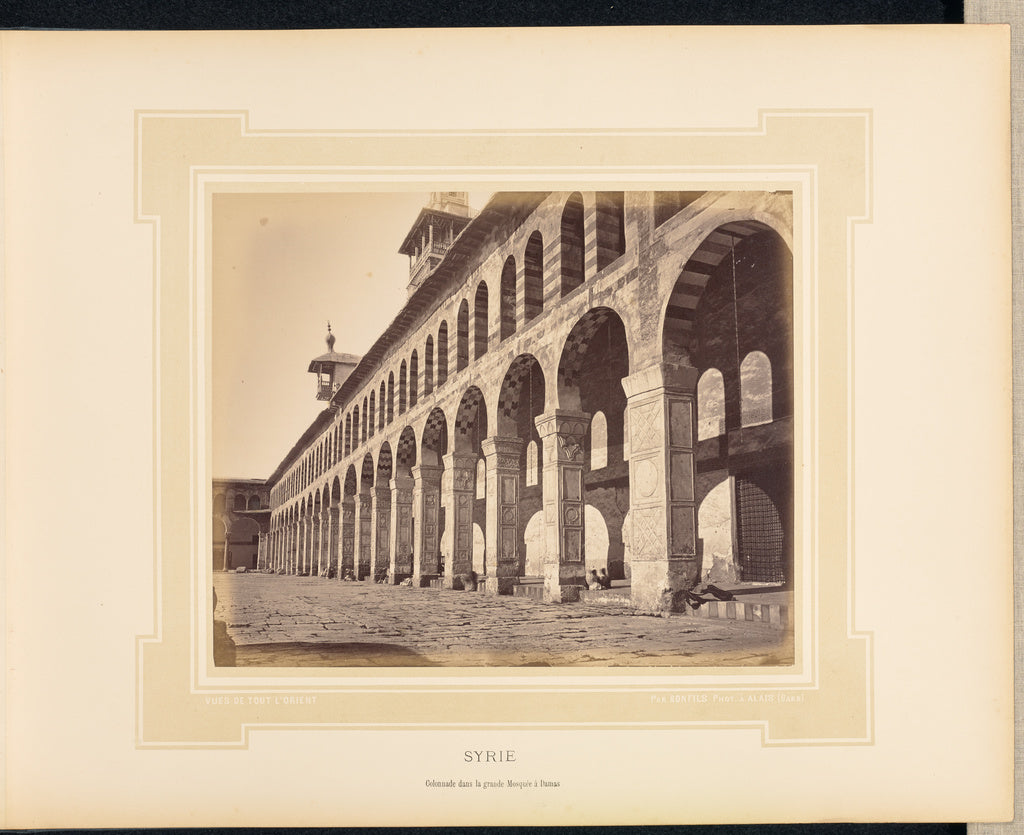 Félix Bonfils:Syrie: Colonnade dans la grande Mosquée à D, Poster Print Wall Art