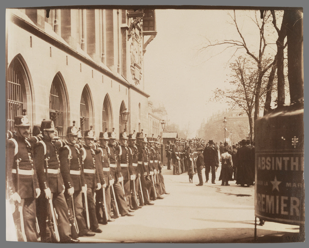 Eugène Atget:[Gardes Républicains devant le Palais de Just, Poster Print Wall Art
