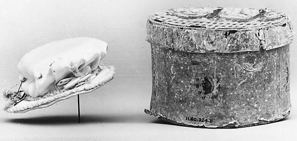 Doll's hat and hatbox 1800–1850,  Poster Print