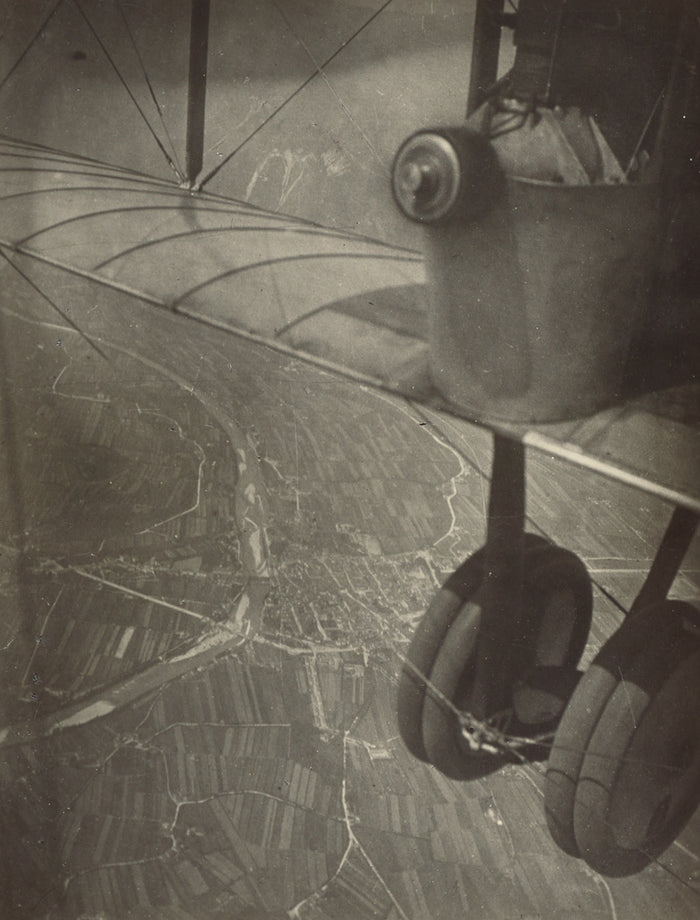 Fédèle Azari:[Aerial shot, cityscape and airplane wheels],16x12