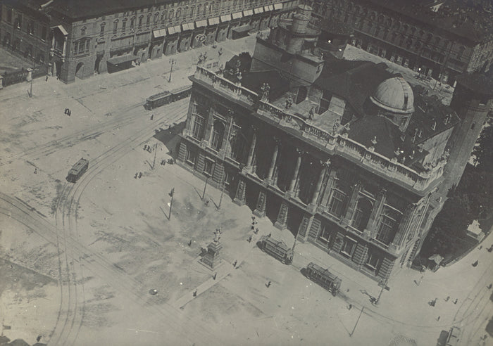 Fédèle Azari:[Aerial shot of a building],16x12