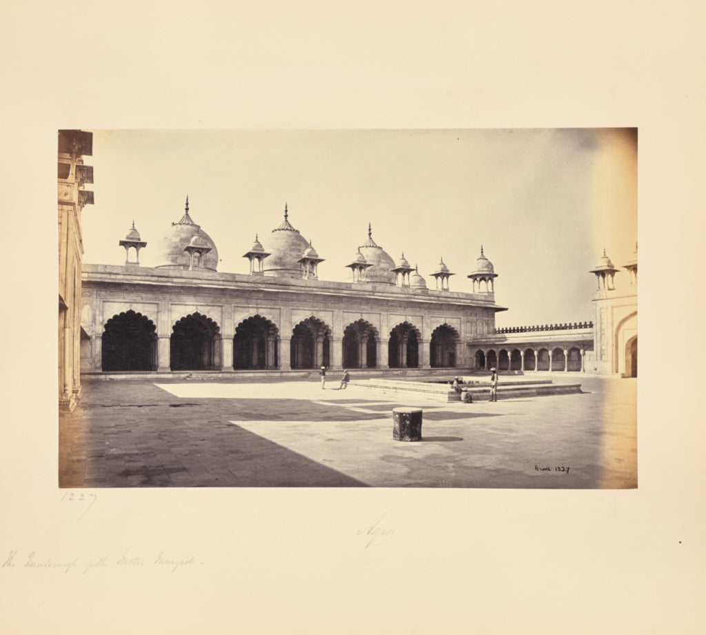 Samuel Bourne:Agra; Quadrangle of the Motee Musjid (Pearl Mo,16x12"(A3)Poster