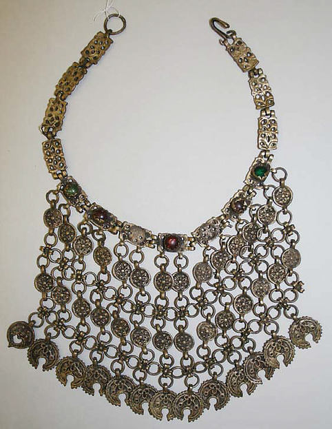 Necklace 1700–1939,16x12"(A3)Poster