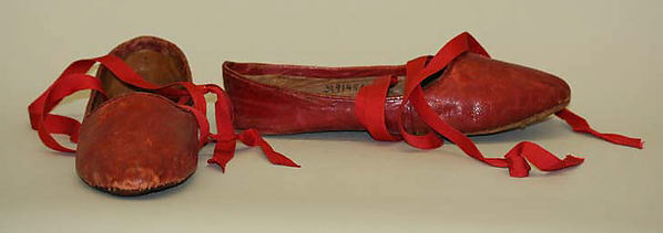 Slippers 1800–1939,16x12"(A3)Poster