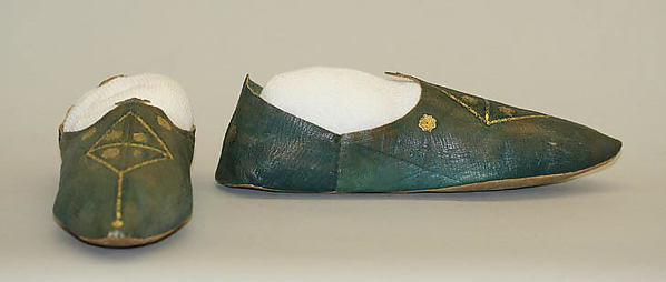 Slippers 1800–1942,16x12"(A3)Poster