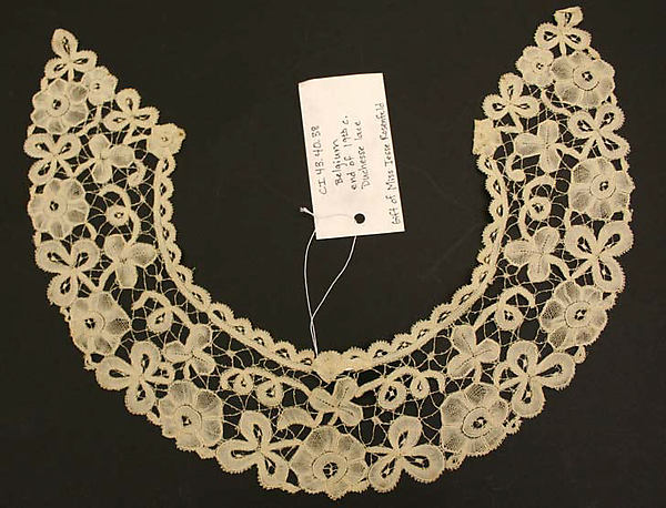 Collar 1700–1943,16x12"(A3)Poster