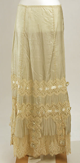 Petticoat 1902–5,16x12"(A3)Poster