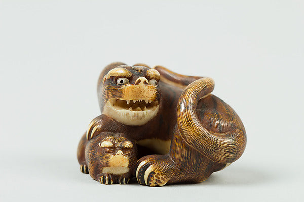 Netsuke of Tiger and Cub 19th cent,16x12