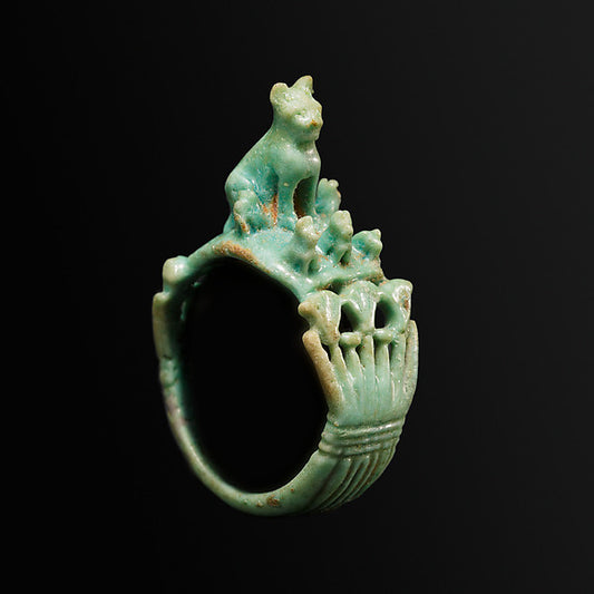 :Ring with Cat and Kittens c1295–664 B.C.-16x12"(A3) Poster