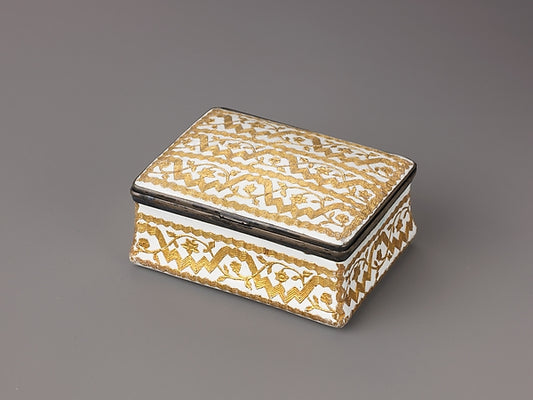 :Snuffbox with Trellis Patterns 1745–50-16x12"(A3) Poster