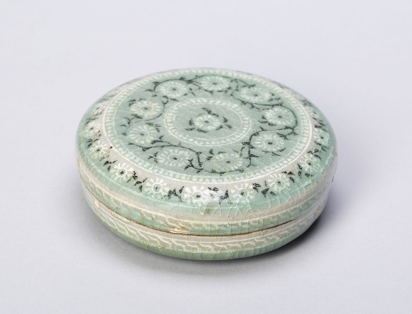 Covered Cosmetic Box with Chrysanthemum Flower Heads -  Korean,  Poster Print Wall Art