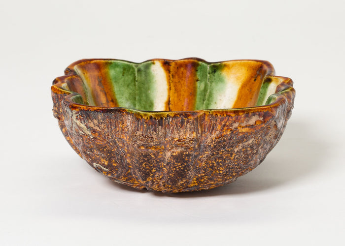Lobed Bowl with Foliate Medallions: China,16x12