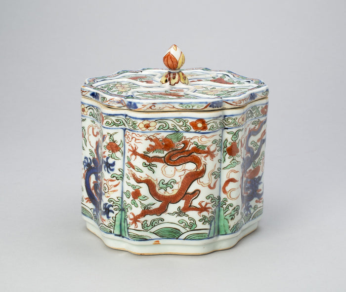 Covered Hexagonal Lobed Jar with Dragons Chasing a Flaming Pearl: China,16x12