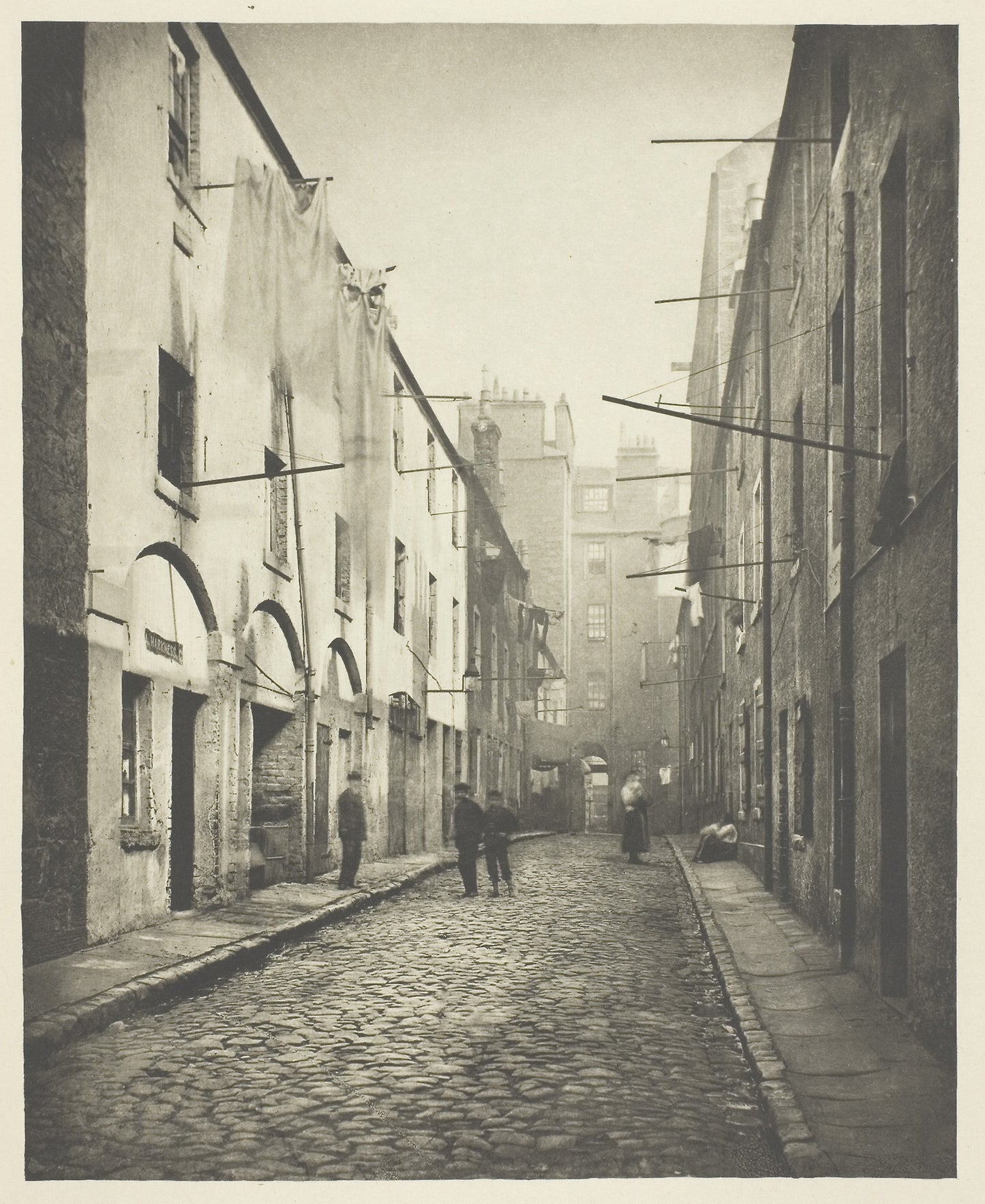 Broad Close No. 167 High Street -  Thomas Annan ,  Poster Print Wall Art