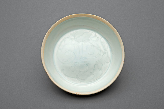 Dish with Sketchy Floral Scrolls: China,16x12