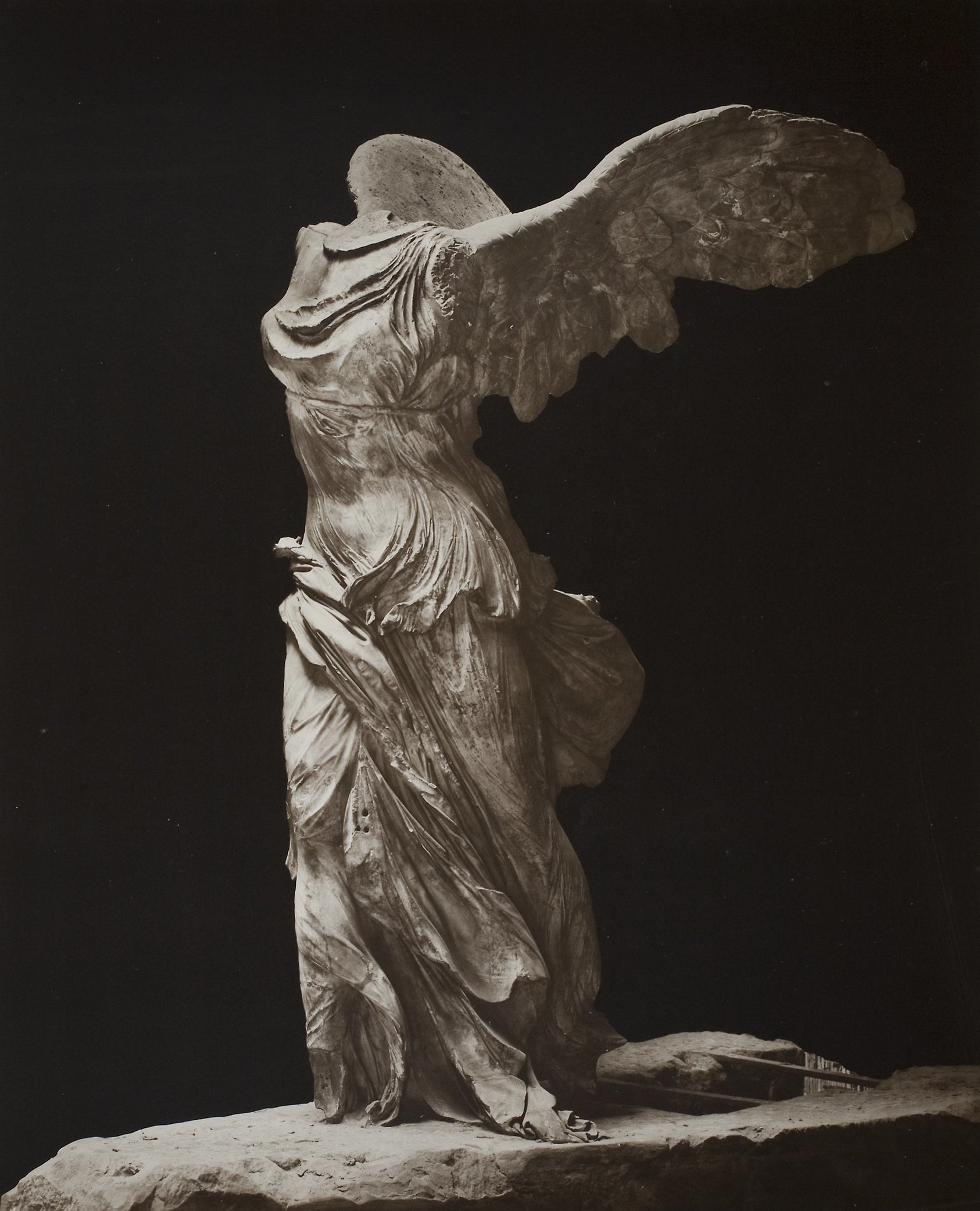 Winged Victory of Samothrace (Victoire de Samothrace): Artist unknown,16x12"(A3) Poster