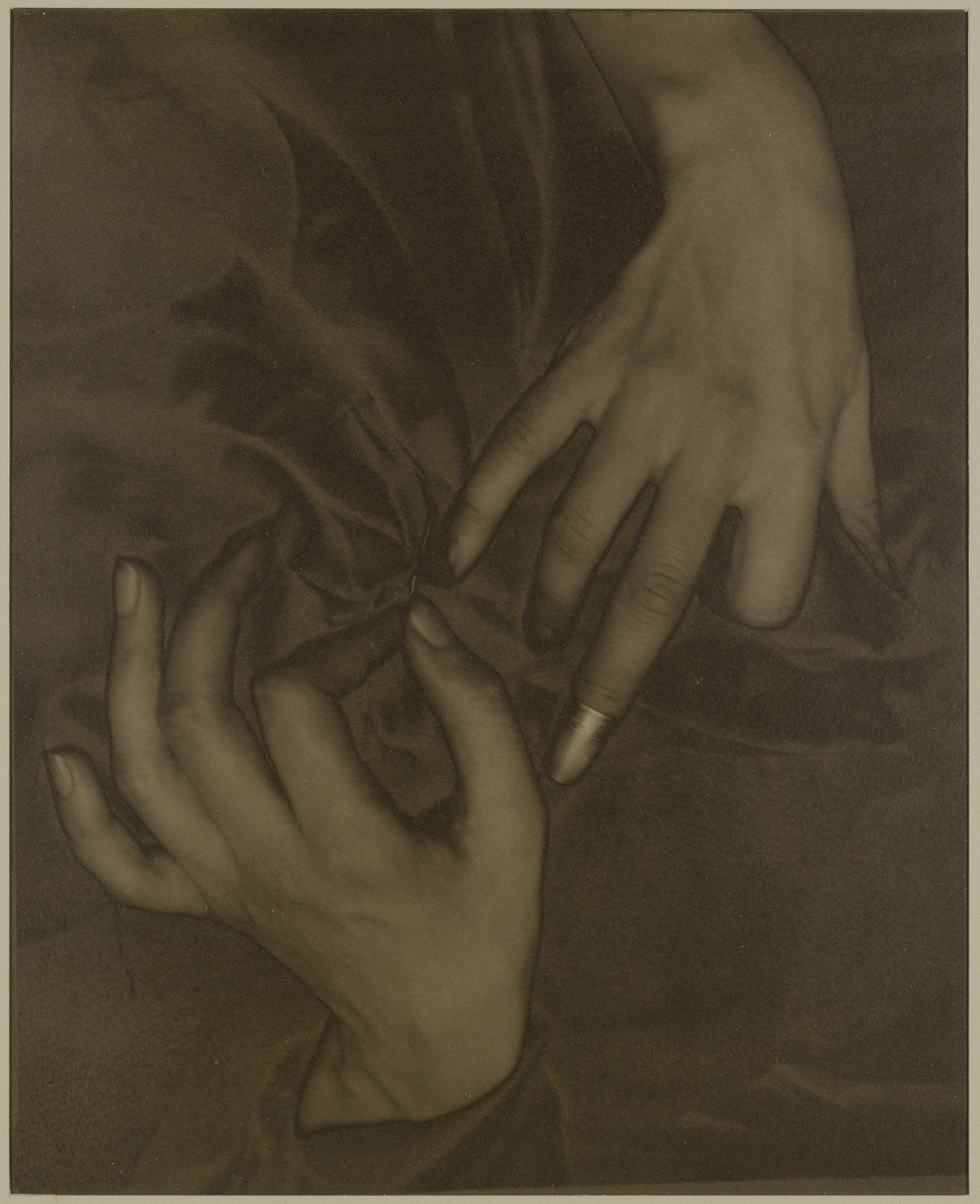 Georgia O'Keeffe—Hands and Thimble: Alfred Stieglitz,16x12"(A3) Poster