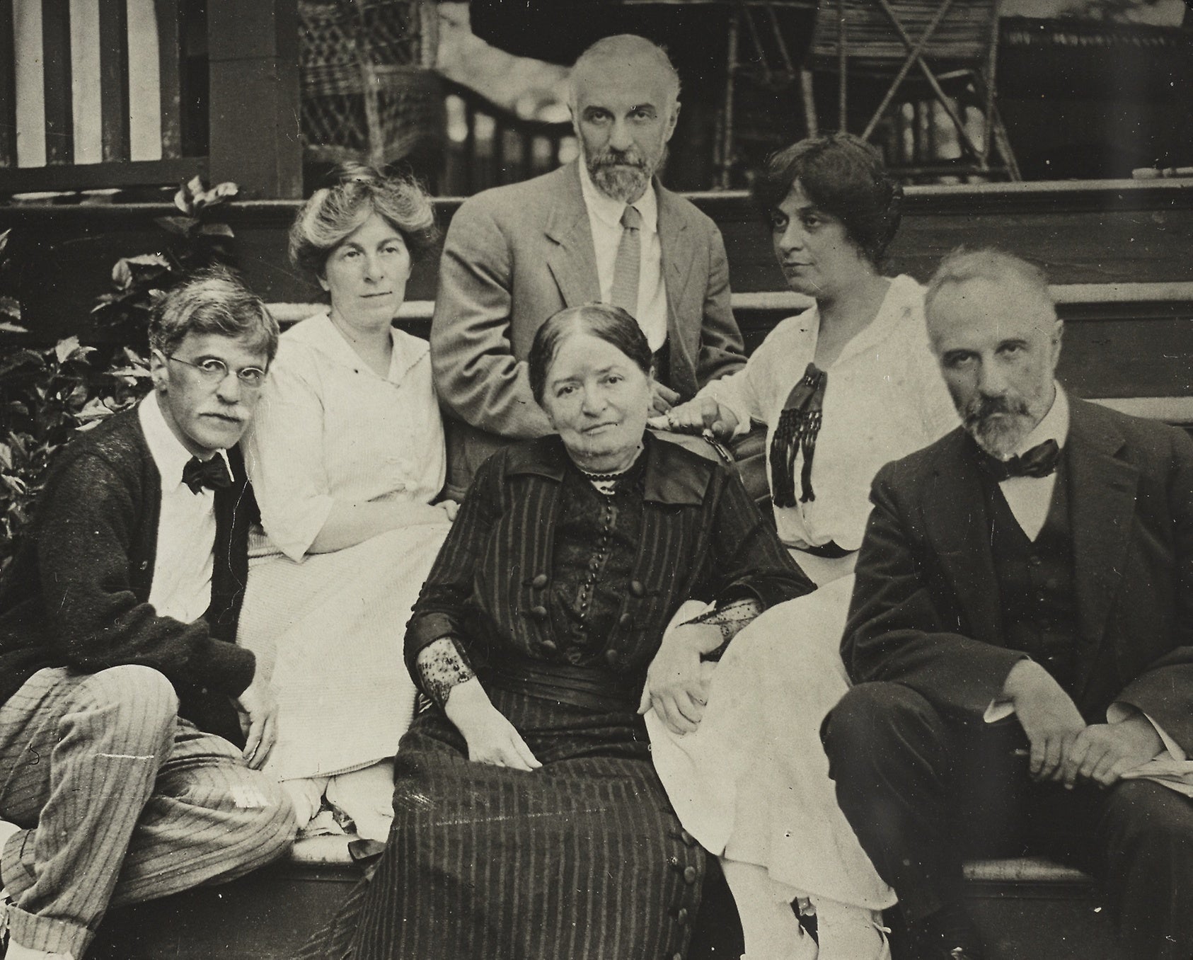 Untitled (Stieglitz, Agnes, mother Hedwig, Julius, Selma, and Lee on Oaklawn steps): Alfred Stieglitz,16x12"(A3) Poster