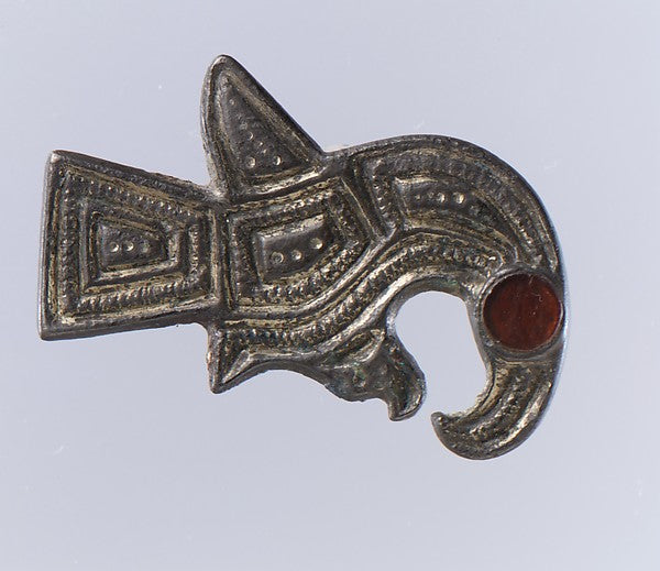 :Bird-Shaped Brooch 550–600-16x12"(A3) Poster