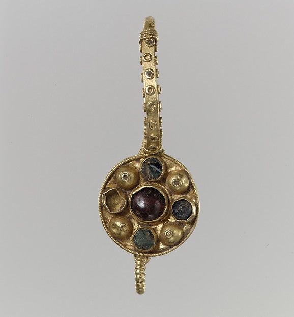 :Earring 6th–7th century-16x12