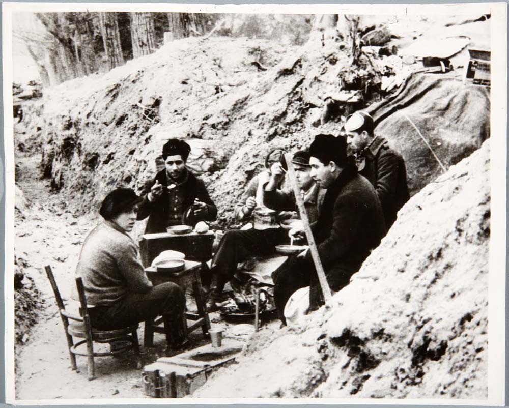 chow time on madrid front by Unknown, 12x8" (A4) Poster