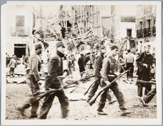 entrance of republican troops in teruel by Unknown, 12x8" (A4) Poster