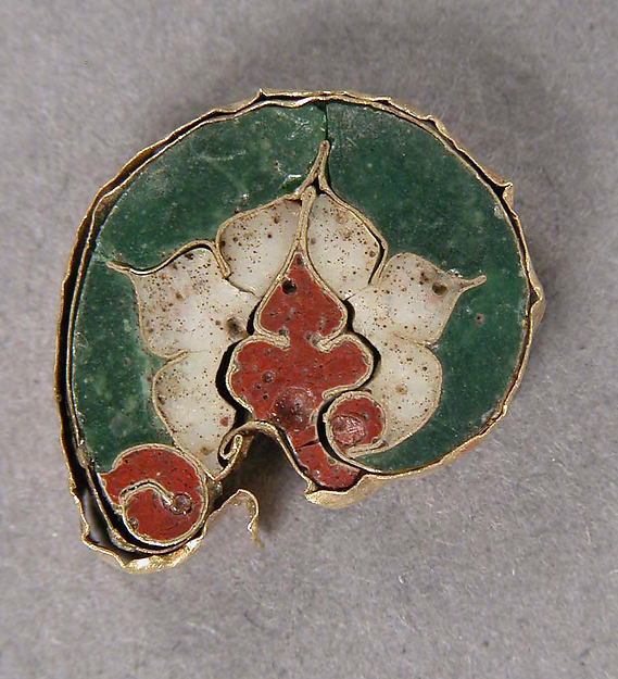 :Fragment with a Leaf Motif 10th century-16x12