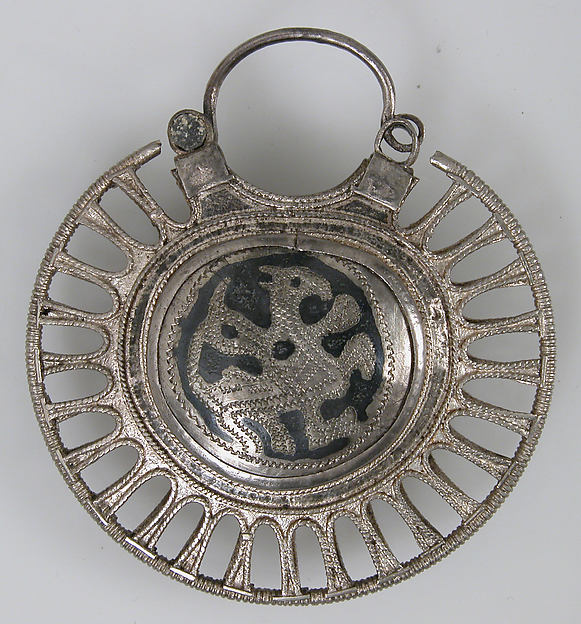 :Temple Pendant with Filigree Border 11th–12th century-16x12"(A3) Poster