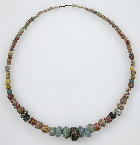 :Beaded Necklace 500–600-16x12"(A3) Poster