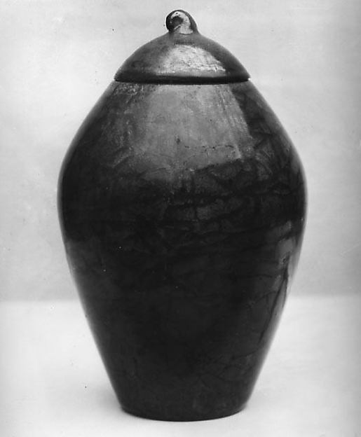 :Vase with lid c1922-16x12