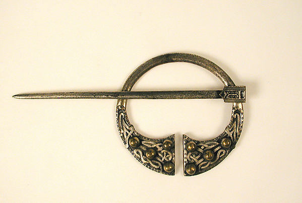 :Clarendon or Ogham Brooch early 20th century-16x12