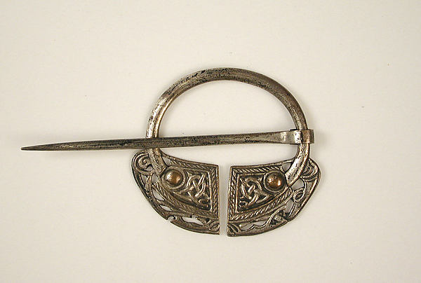 :Celtic Brooch early 20th century -16x12